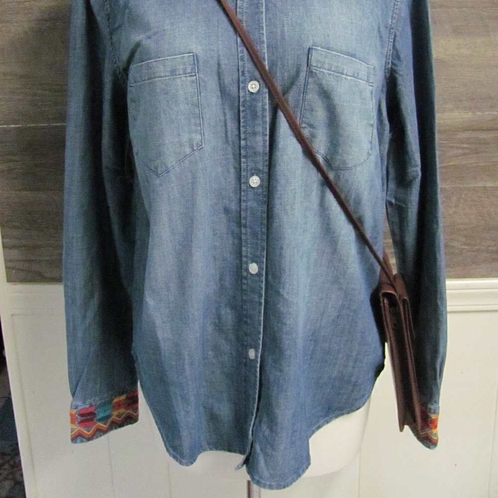 STETSON  WOMENS DENIM SHIRT WITH  SERAPE DESIGN ON THE CUFFS - Picture 10 of 11